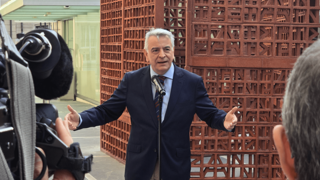 De Andrés critica que el «PNV está vendido al PSOE hasta el punto de tolerarle la corrupción de las instituciones del Estado»
