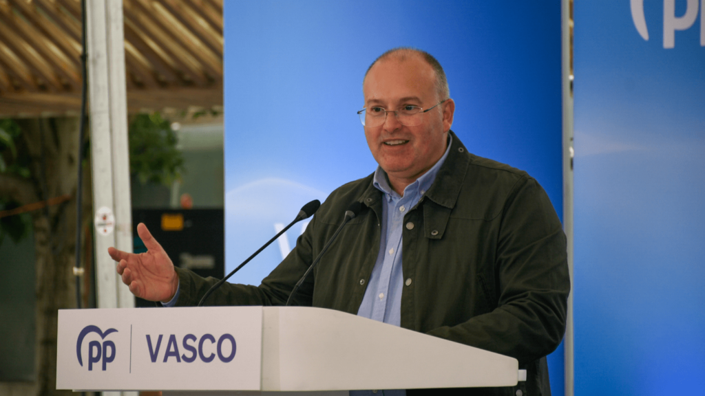 Tellado pide al PNV que retire su apoyo al «capo» de Sánchez: «O sostiene a la mafia o apoya un cambio de Gobierno»
