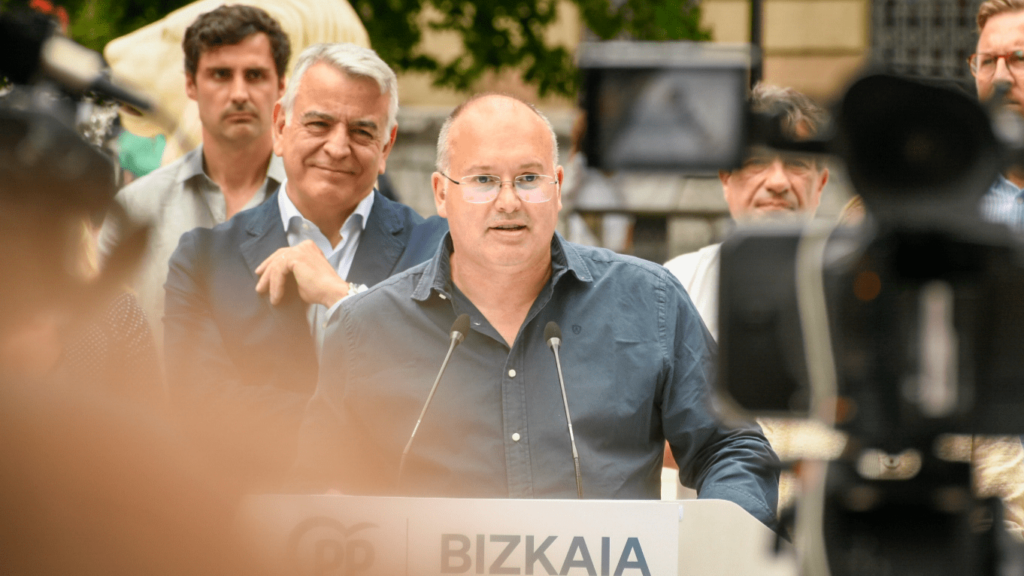 Tellado dice en Bilbao que, como mínimo, se ha descubierto que Zapatero ha sido «un contrabandista, un mangante y evasor fiscal»